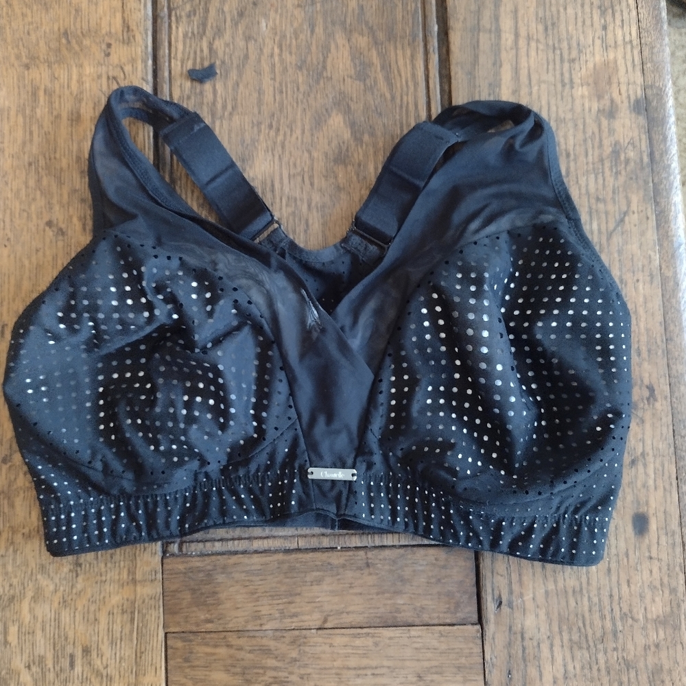 2 Bras - image 6